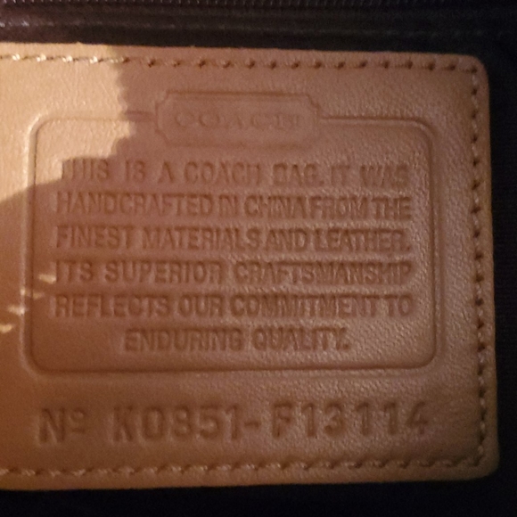 Hobo coach bag, missing keychain - Picture 2 of 5